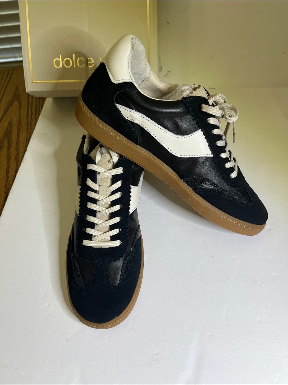 Dolce Vita women’s Black and White Runner Sneakers with Gum Sole - Picture 2 of 8